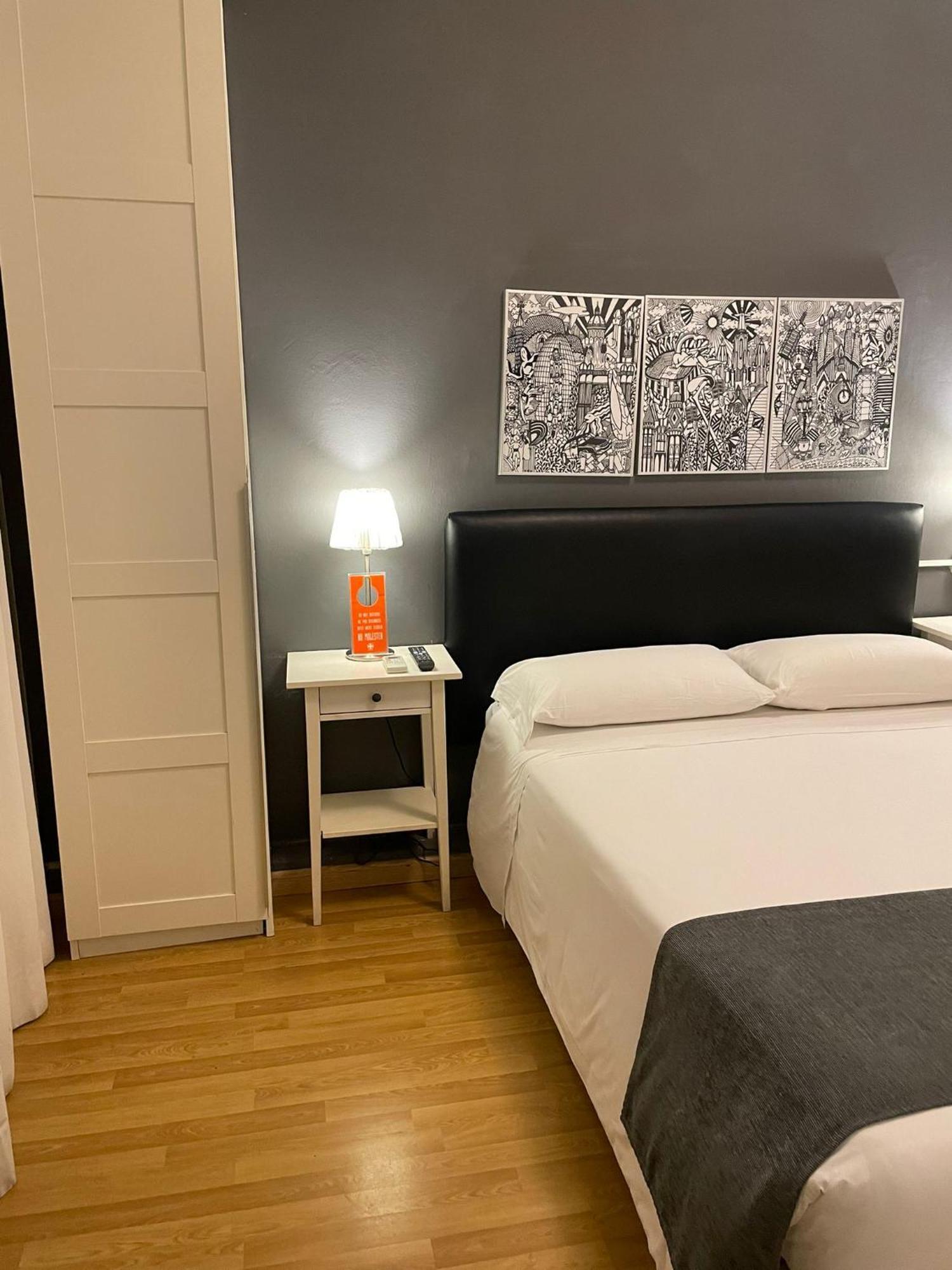 Hostal El Ninot — Photos 3