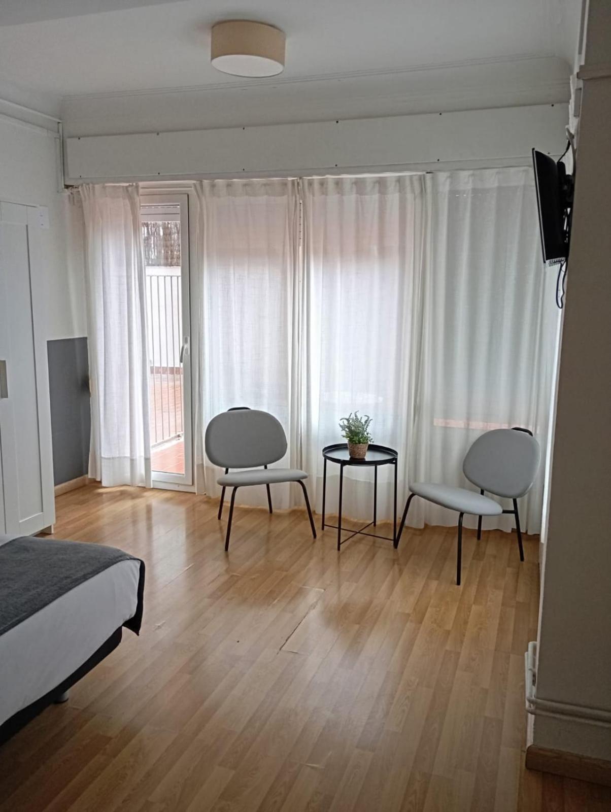 Hostal El Ninot — Photos 1